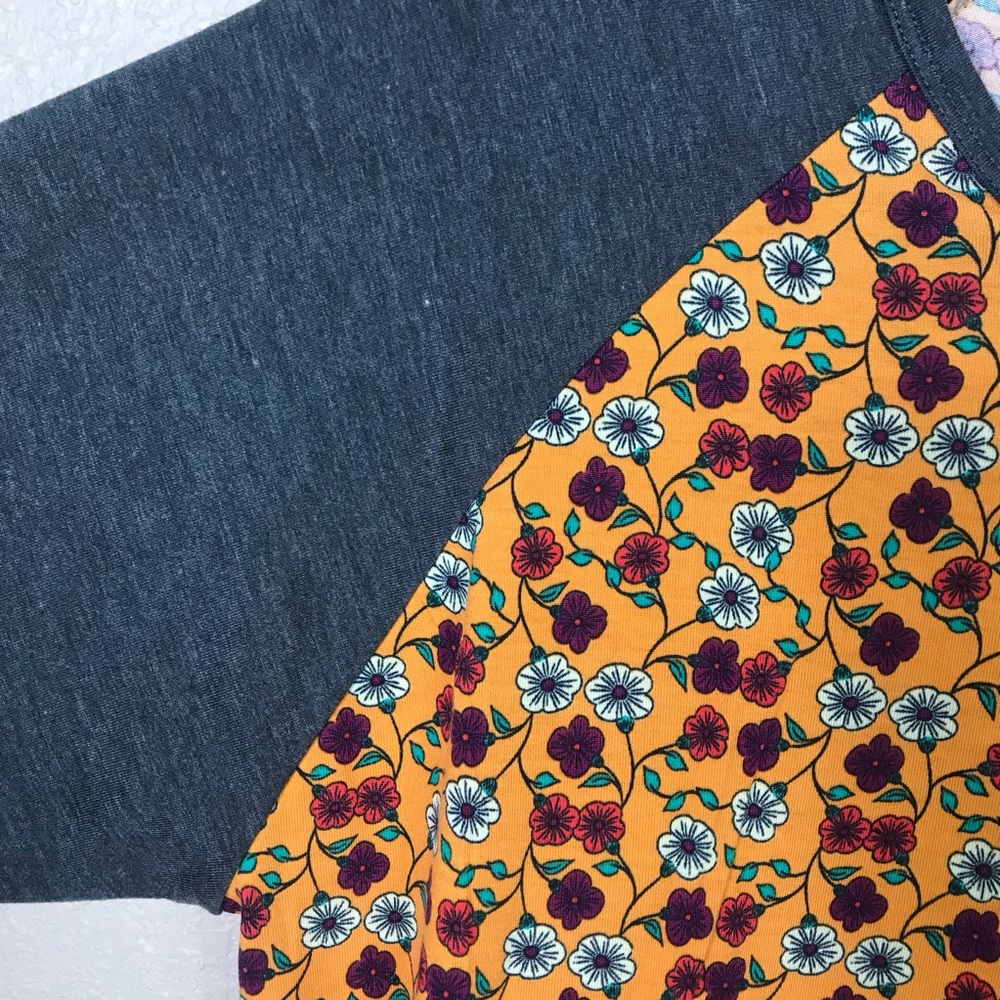LuLaRoe Randy Flowery Top - Picture 4 of 4